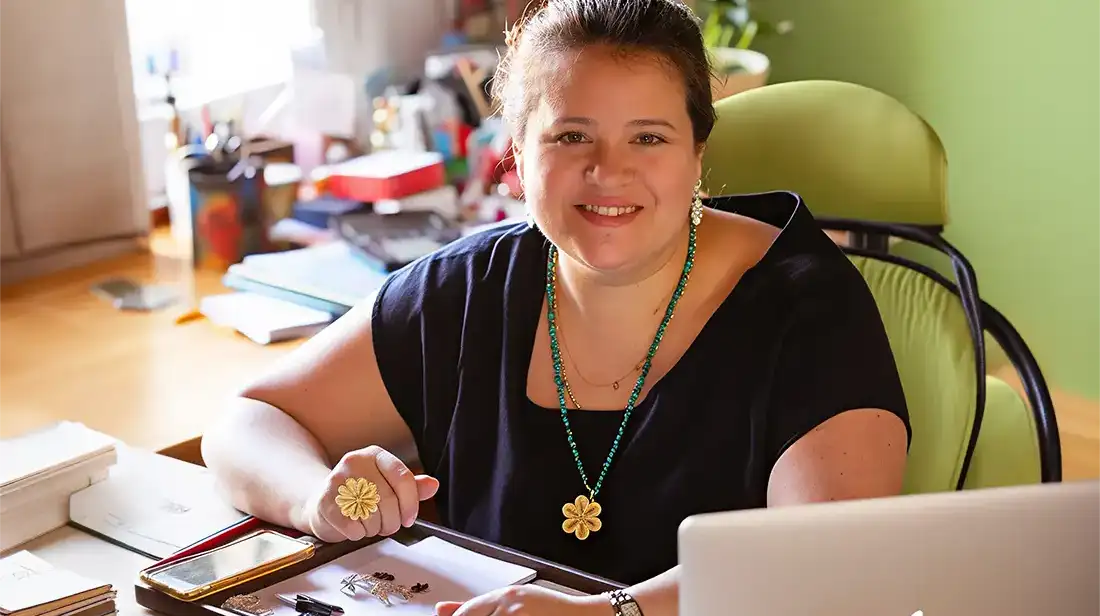 Joyería en filigrana paraguaya artesanal con diseño contemporáneo.