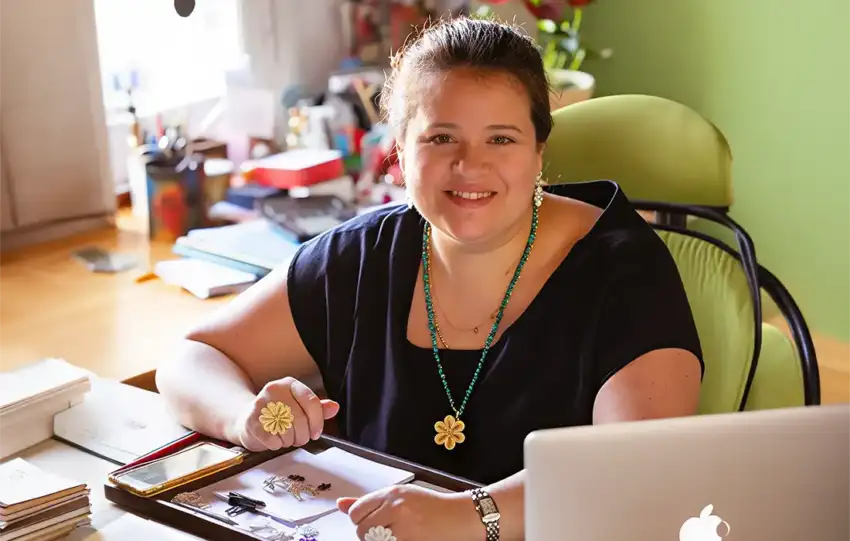 Joyería en filigrana paraguaya artesanal con diseño contemporáneo.