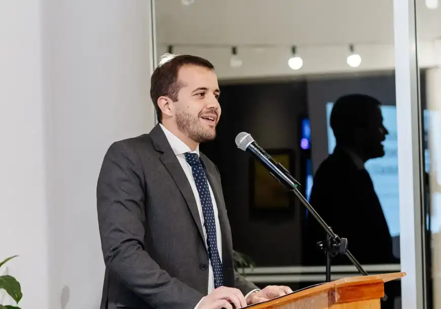 Nicolás Dos Santos Olmedo durante la presentación de su libro Derecho de Competencia Paraguayo en el Estudio Jurídico Livieres Guggiari.