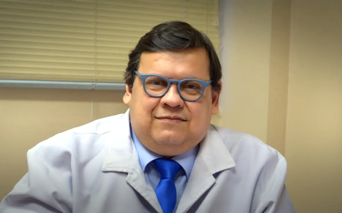 Ayala Ferrari, Roger